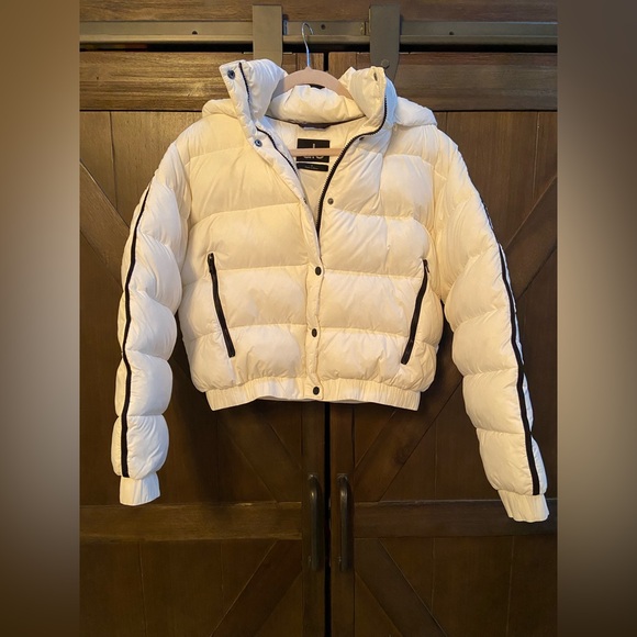 ALO Yoga Aspen Love Puffer Jacket - Picture 9 of 12